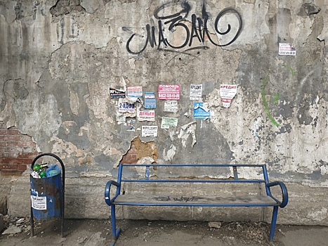 Садись и отдыхай: в центре Челябинска есть по-настоящему неуютные места