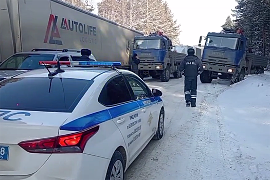 В Приангарье несколько дней сохраняется огромная пробка из большегрузов
