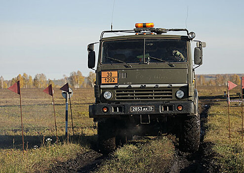 В Кузбассе с военнослужащими мотострелкового соединения ЦВО проведены контрольные занятия по вождению колесной техники