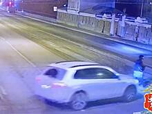 Россиянка cбила двух пешеходов на переходе, пробуксовала по ним и попала на видео