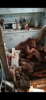 В одной из квартир аварийного дома №10 в переулке Среднем обрушилась печь
