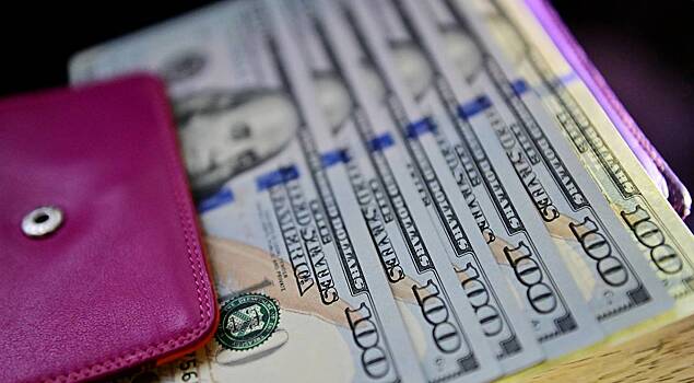Экономист дал совет по покупке валюты