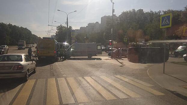 ДТП с участием маршрутки произошло в Москве