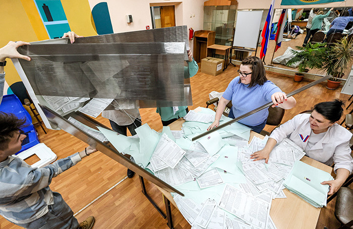 Голосование на выборах президента закончилось на большей части территории России