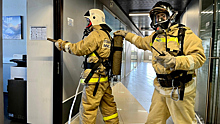 В Новом Уренгое пожарные отработали навыки тушения пожара на предприятии