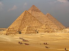 Египетские пирамиды объявили подделкой