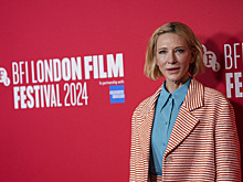 55-летняя Кейт Бланшетт позировала в открытом наряде с метлой