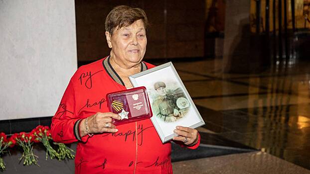 Семье героя Великой Отечественной войны вернули награду в Музее Победы