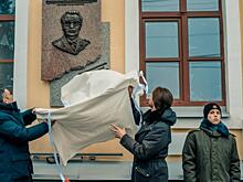 В Курске открыли мемориальную доску легендарному разведчику Вадиму Кирпиченко