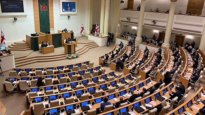 Парламент Грузии принял закон об иноагентах в третьем чтении