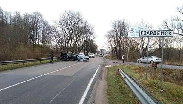 В Гвардейске лоб в лоб столкнулись две иномарки