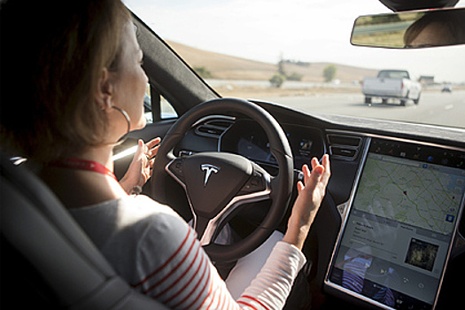 Tesla начала брать деньги за навигатор