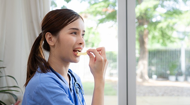 Как перестать думать о еде и заедать стресс