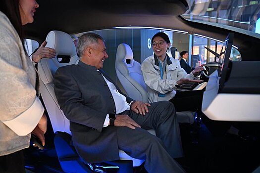 Рустам Минниханов посетил штаб‑квартиру LinGin