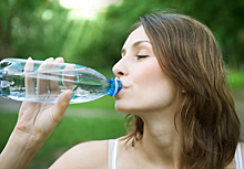 Чем опасна вода из пластиковых бутылок