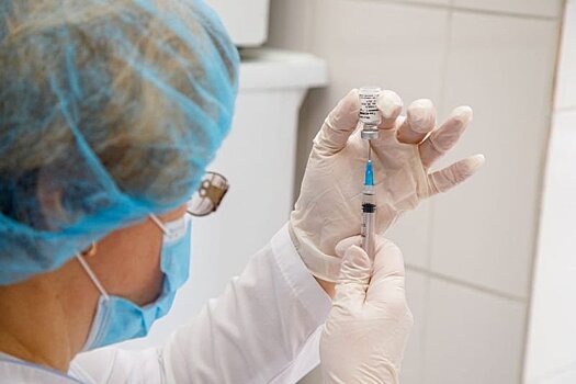 В Петербурге вводят обязательную вакцинацию для людей старше 60 лет и тех, у кого есть хронические заболевания