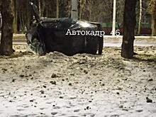 В Курске на Дружбе автомобиль ВАЗ опрокинулся на столб