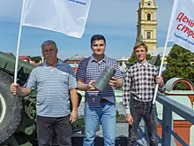 Полуденный выстрел пушки Петропавловской крепости поздравил с торжеством