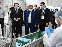 Минниханов осмотрел производство медицинских масок в "Химграде"
