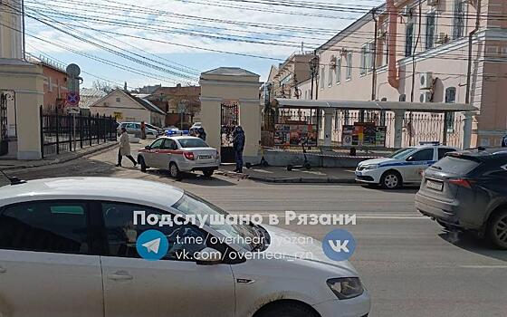 Возле ТРЦ «Малина» в центре Рязани заметили полицейскую машину