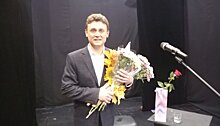 «Я люблю вас!». На своем не бенефисе актер петрозаводского театра признался в любви к маме и Петрозаводску