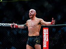 Волкановски и Топурия провели битву взглядов перед боем на UFC 298