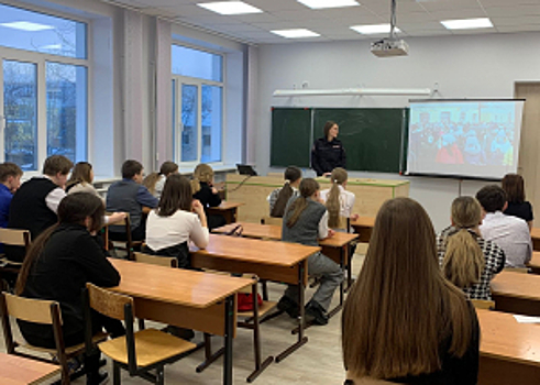 В Магаданской области полицейские проводят встречи с молодежью в рамках акции «С ненавистью и ксенофобией нам не по пути»