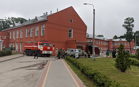 Николай Любимов наградил десять сотрудниц больницы имени Семашко
