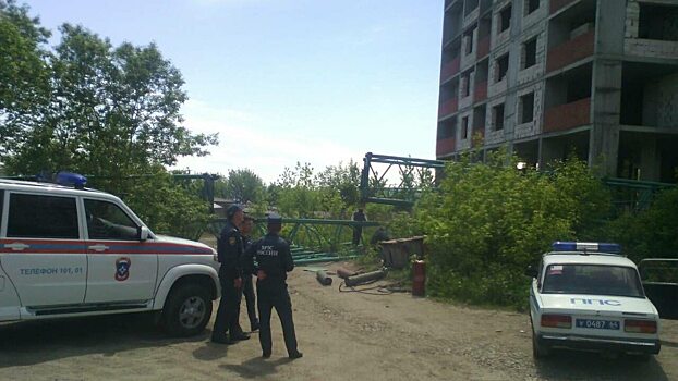 На стройплощадке в Заводском районе упал башенный кран