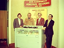 Эта нелепая штуковина размером с несколько стиральных машин — первый в мире «видак»