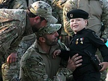 Кадыров заплатил 100 тысяч рублей кикбоксеру, который проиграл его 10-летнему сыну