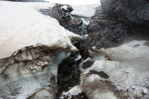 В КЧР закроют маршрут к леднику после гибели двух туристов