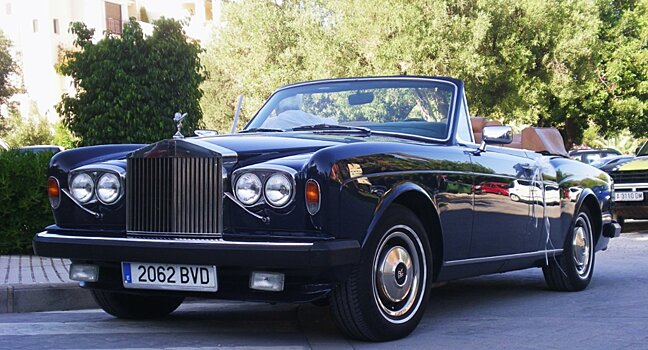 Rolls Royce Corniche Cabrio — роскошный кабриолет, первый дебют которого поразил искушённую публику