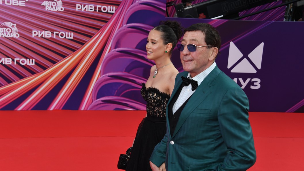 Невеста певца Лепса Аврора выложила фото без одежды