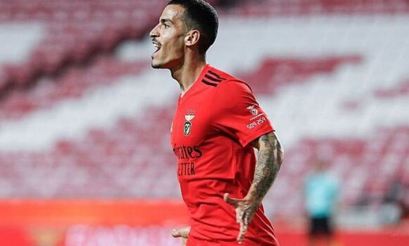 "Спартак" поборется за хавбека "Бенфики"