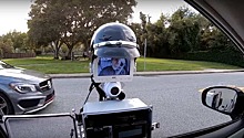 На видео показали работу первого робота-гаишника