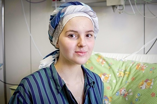 «Болезнь сделала нас сильнее»: 4 удивительные истории девушек, перенесших рак