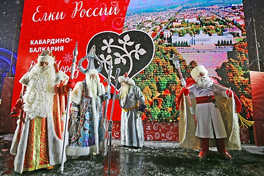 В Москве Деды Морозы со всей страны разом зажгли 89 елок