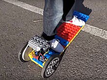 Электро-скейтборд в стиле Lego из напечатанных на 3D-принтере деталей