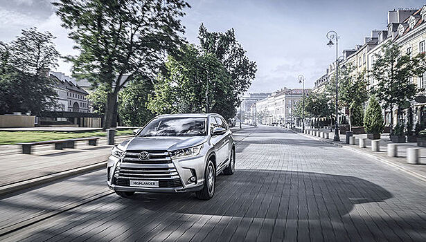 Toyota представила в России новый Highlander