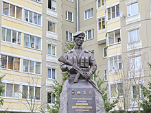 Командующий ВДВ открыл памятник командиру разведвзвода 6-й роты псковских десантников Герою России гвардии лейтенанту Дмитрию Кожемякину