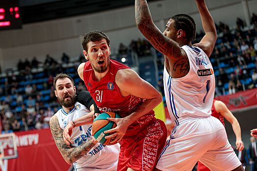 33-летний Евгений Валиев продлил контракт с МБА