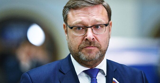 Сенатор обвинил Киев в «фейкомётстве» из-за реакции на призыв к отмене санкций