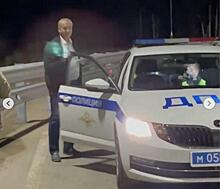 Автомобиль экс-губернатора Приангарья ночью остановили полицейские