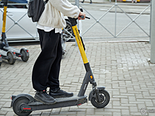 Девочка-подросток на самокате попала под колеса внедорожника в Омске