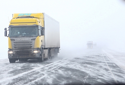 «Усиление ветра и мокрый снег» - омских автолюбителей призывают быть внимательней на дорогах