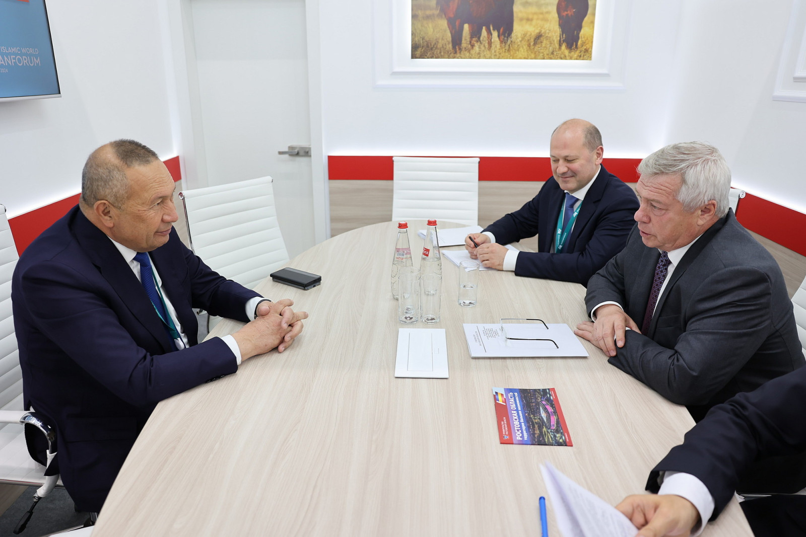 Губернатор Голубев провел переговоры с главой Джизакской области Узбекистана