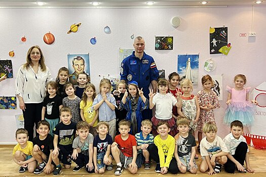 Космонавт Денис Матвеев посетил зеленоградскую школу №1557