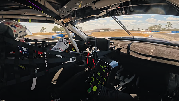 Видео: Ford показал экстремальный Mustang на гоночной трассе