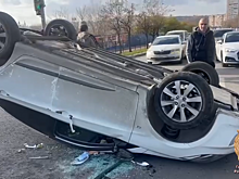 В Ростове произошло ДТП с опрокидыванием, пострадали два человека